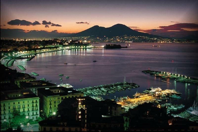 Lisa'S House Apartment Napoli Exterior foto